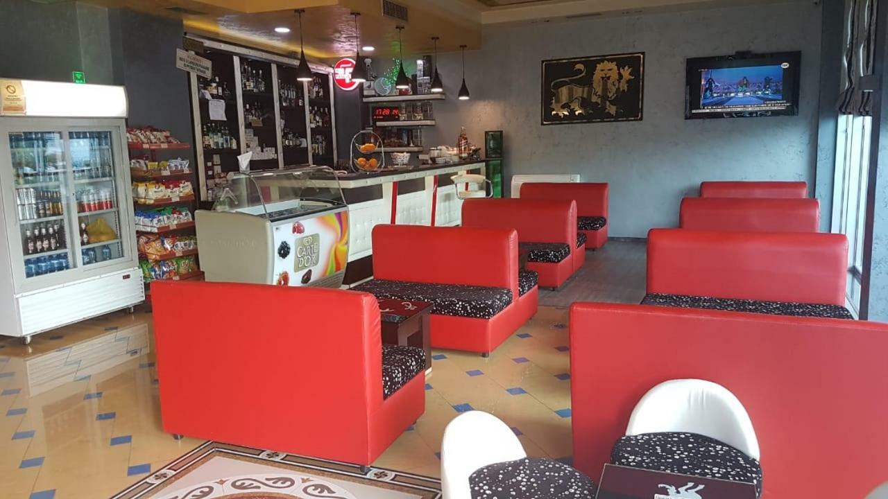 Kompleksi Gjoni Fier Dış mekan fotoğraf